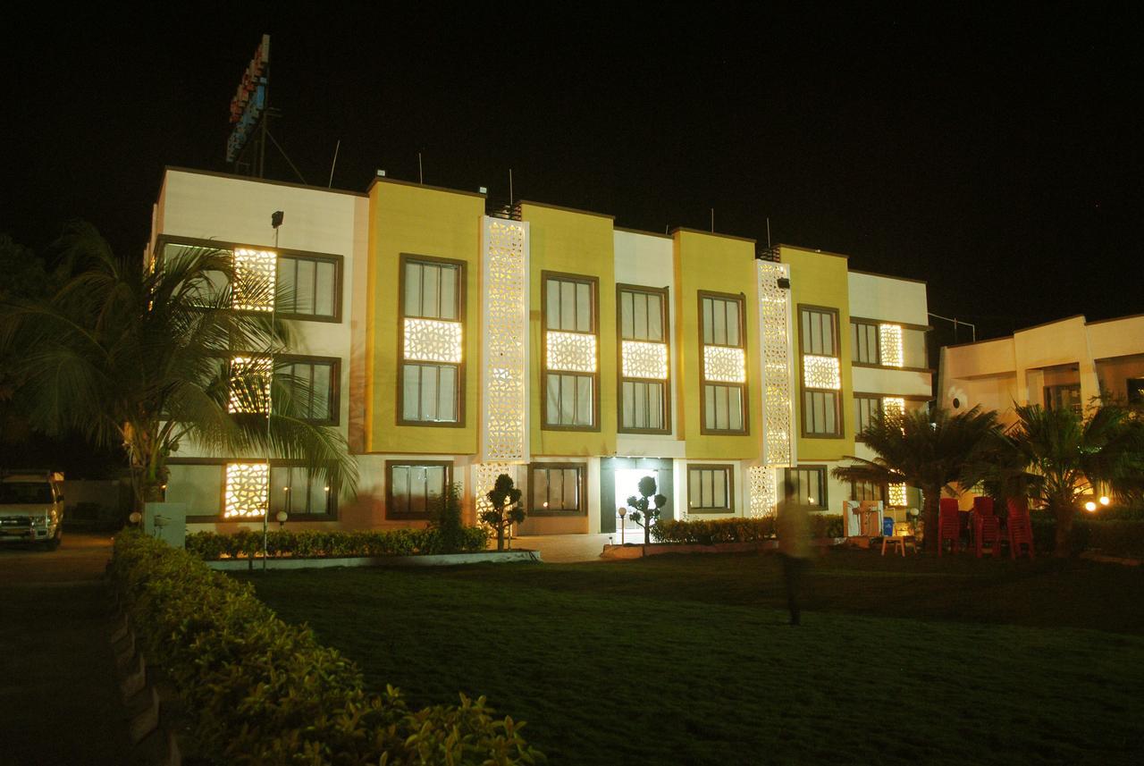 Safari Hotel & Resort Szomnáth Kültér fotó