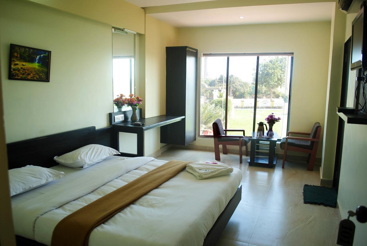 Safari Hotel & Resort Szomnáth Kültér fotó