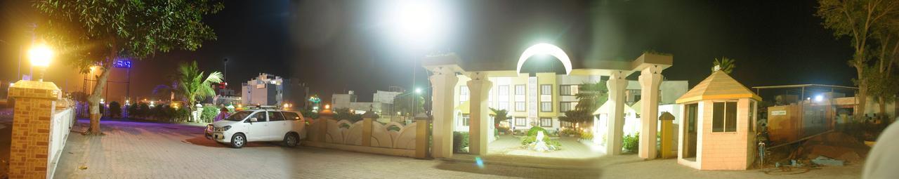 Safari Hotel & Resort Szomnáth Kültér fotó
