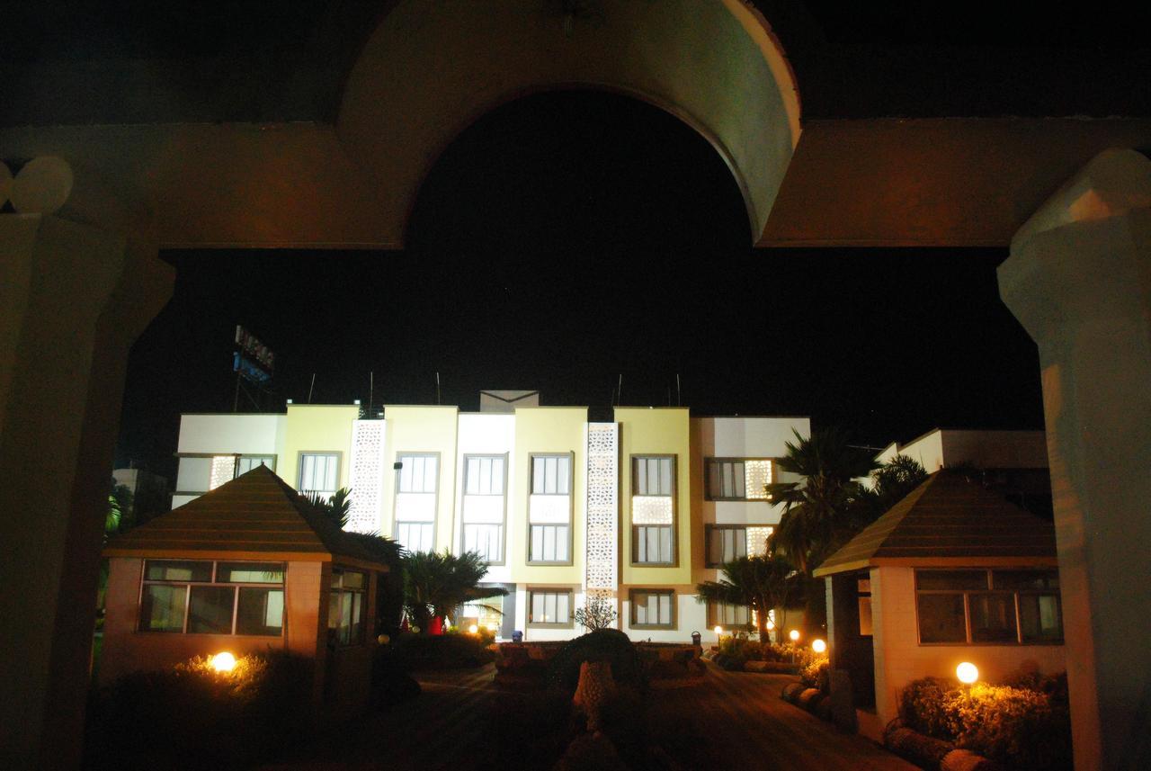 Safari Hotel & Resort Szomnáth Kültér fotó